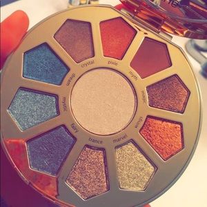 FREE SHIPPING ‼️ Tarte eyeshadow pallet.